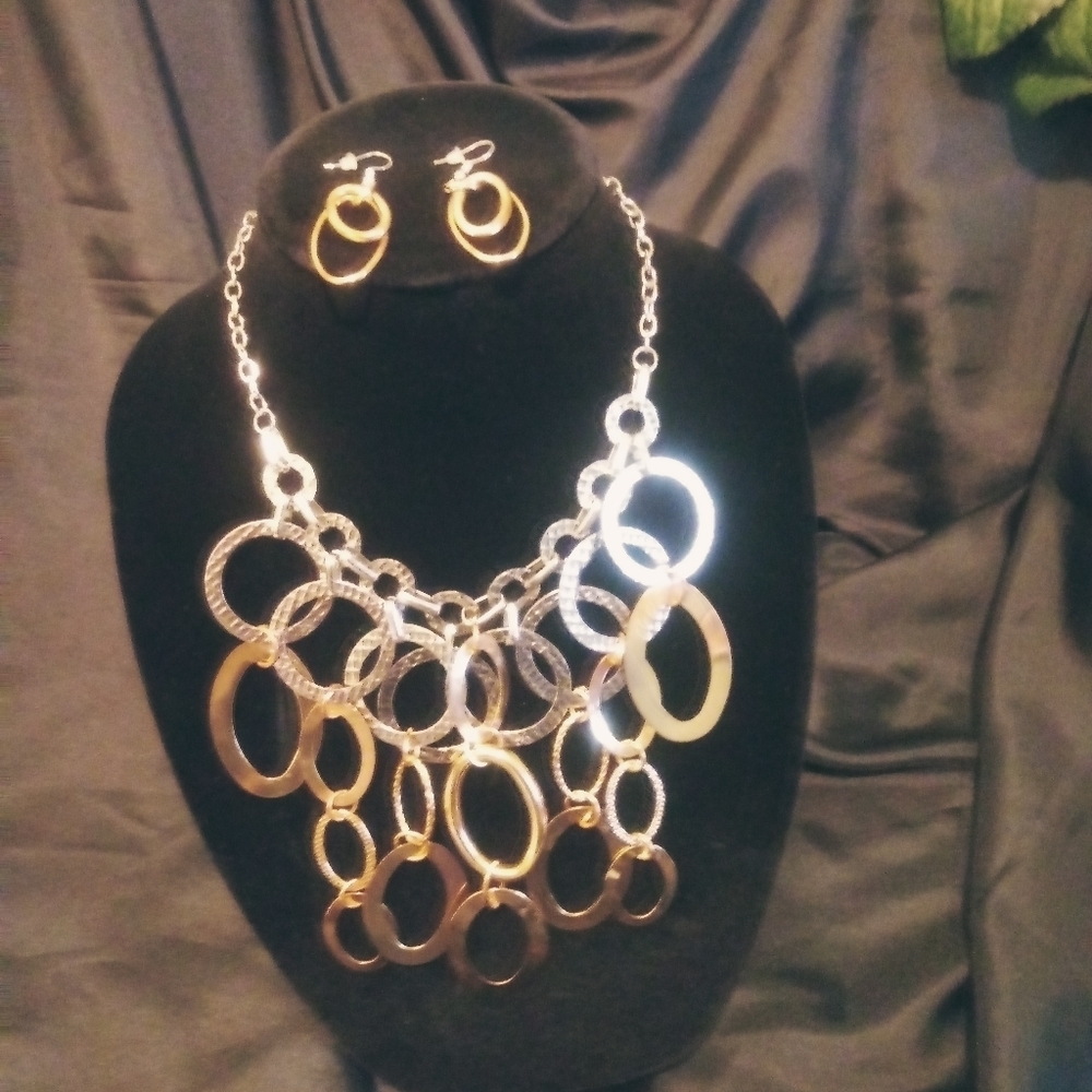Silver/Gold Tone Necklace & Earring Set